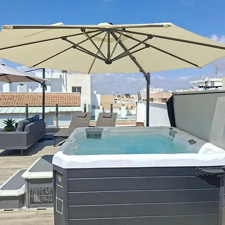 Penthouse-pool-jacuzzi-gym-sauna- Pmt41 *