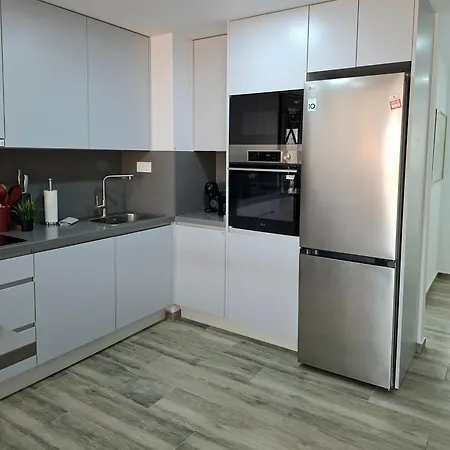 Penthouse-pool-jacuzzi-gym-sauna- Pmt41